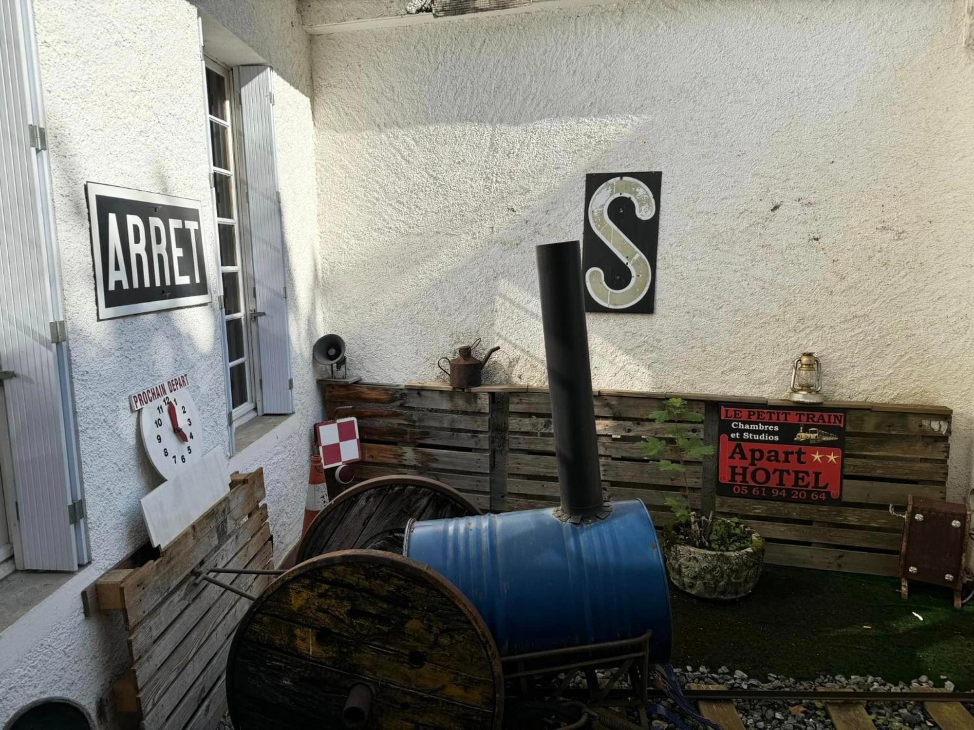 Aparthotel Le Petit Train Bagnères-de-Luchon Exterior foto