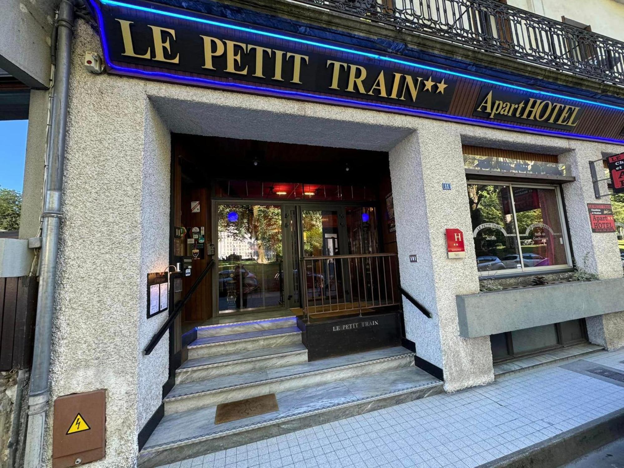 Aparthotel Le Petit Train Bagnères-de-Luchon Exterior foto