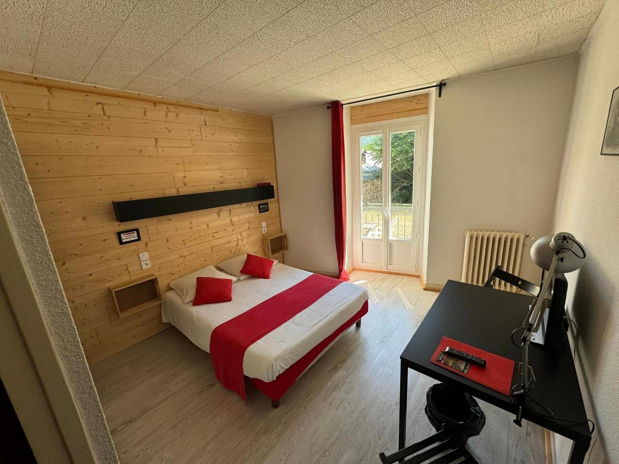 Aparthotel Le Petit Train Bagnères-de-Luchon Exterior foto